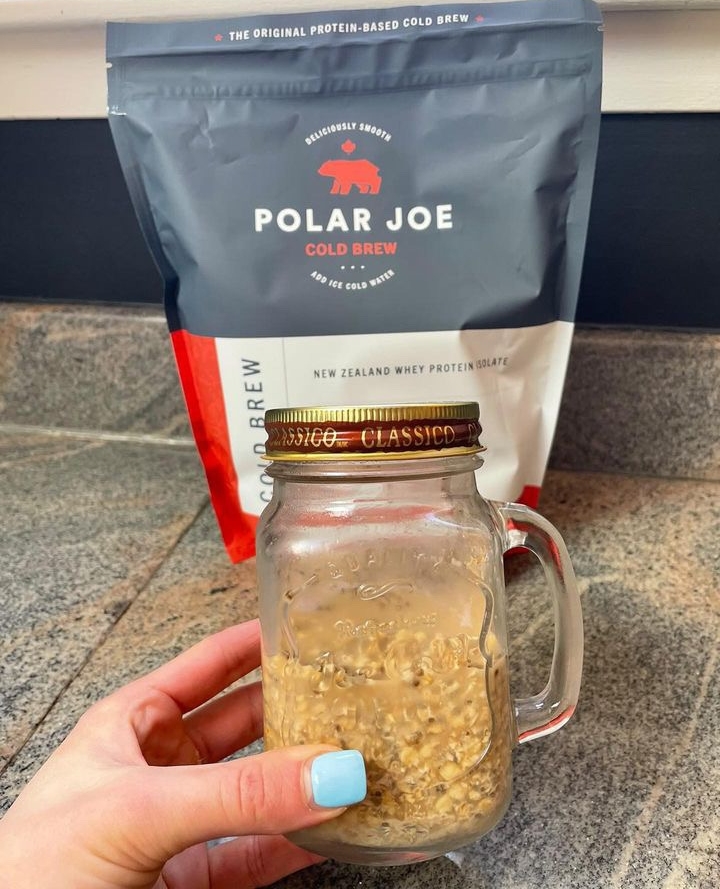 polarjoeco's tweet photo. COLD BREW OVERNIGHT OATS
Check out this recipe from @sydsmith27 🤩
➡️ Swipe to see ingredients
#overnightoats
#coldbrewrecipes
#proteinrecipes https://t.co/c3VAlj5vab
