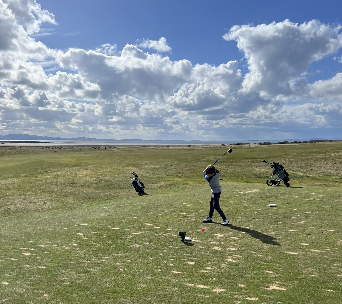 Great afternoon with Henry @GullaneGolfClub Thanks to the hospitality of @GullaneProShop for making us welcome. Henry enjoyed the test of golf on @scotgolfcoast #golf #Edinburgh