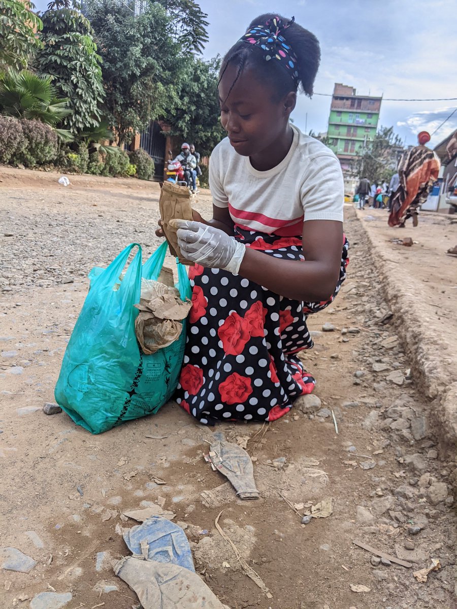 Plastics are destroying the beauty of our planet. We can change this by saying no to single use for example. 
So we invite you to join us in collecting plastics left on the streets, before they reach the waterways. #CongoSafi 
#CleenUpWeekend #Riseupmovement