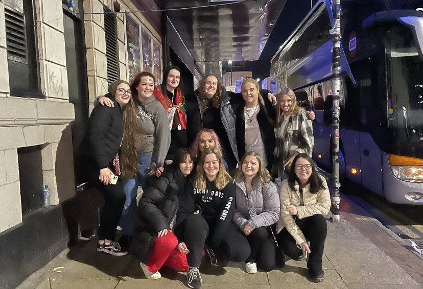 _PERFECTN0W's tweet photo. thank you for the best 4 years and the best friends that have come with it❤️❤️❤️ #4YearsofNewRules https://t.co/54irQIa2rR