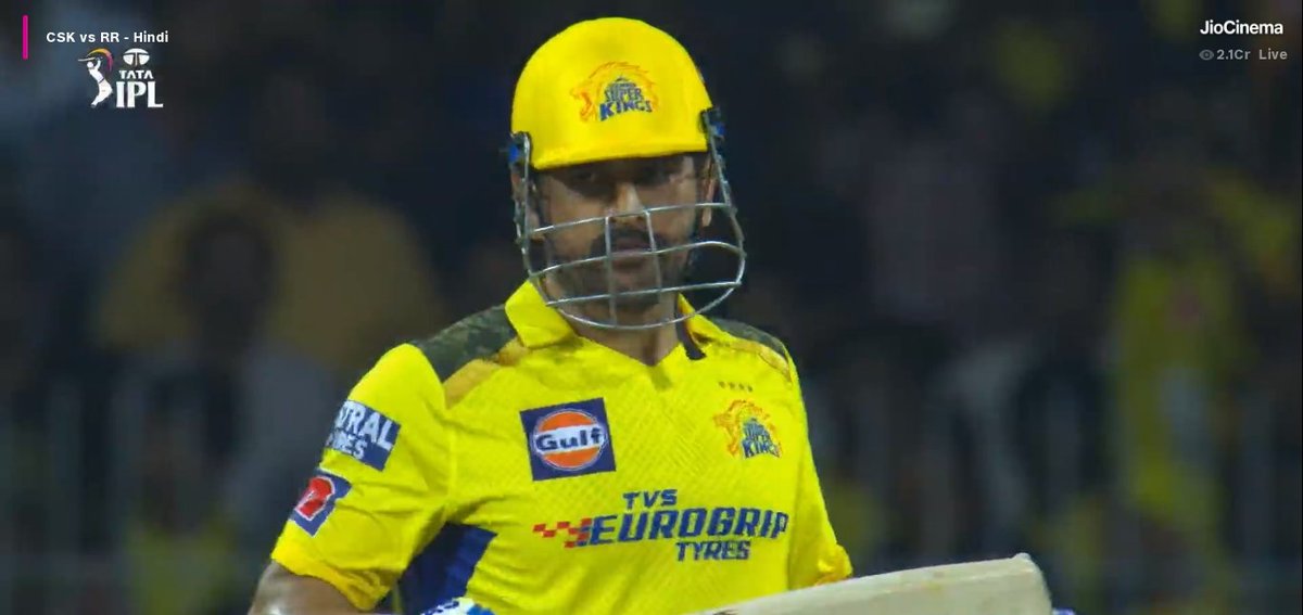 mufaddal_vohra's tweet photo. When 54 were needed of the last 3 over, barely anyone keeps their hopes high with 6 wickets down.

Everyone believed there was a chance because of this man - even at 41 carrying everyone's hopes! MS Dhoni the legend. https://t.co/7ipg9cvatK