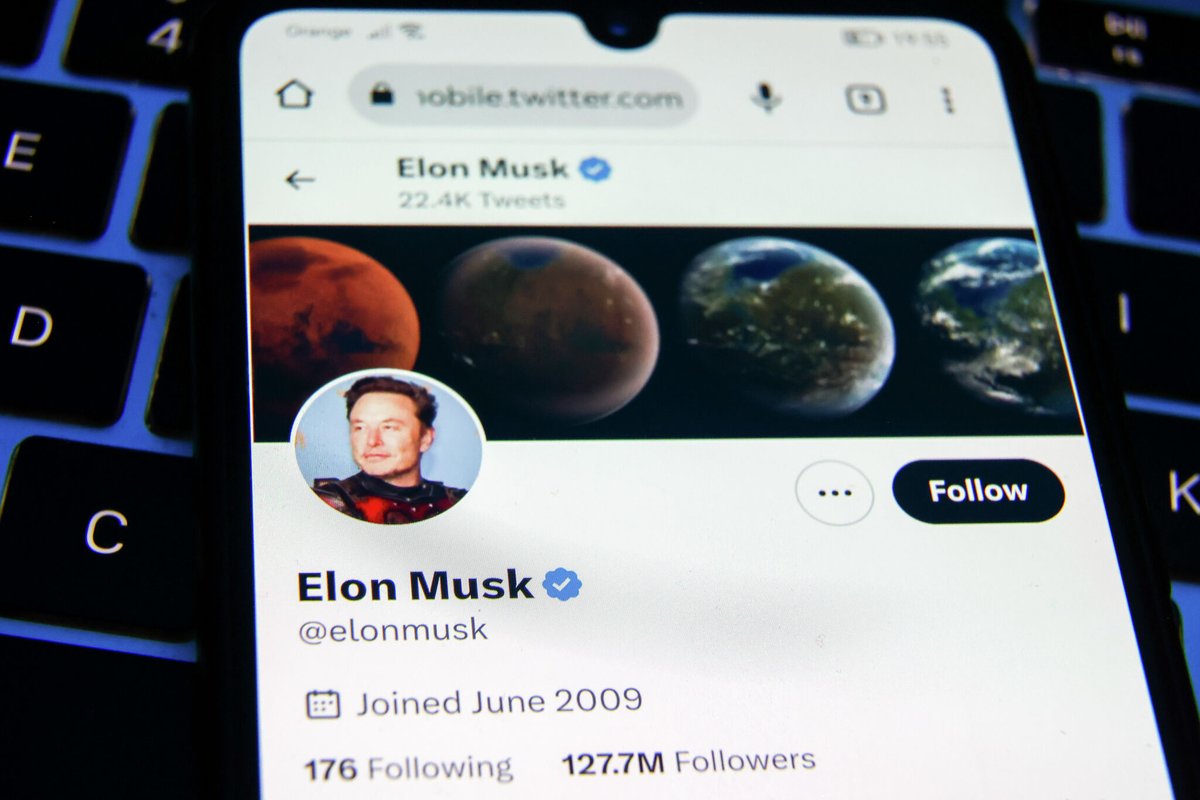 Elon Musk says he's sleeping at Twitter and his dog is in charge dlvr.it/SmNZJP