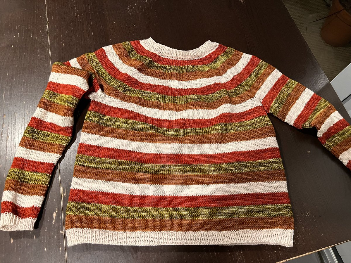 Projet fini. Mojo au max en ce moment. 
#teamtricot

C’est le stripes d’Andréa Mowry avec des écheveaux solitaires 😉
