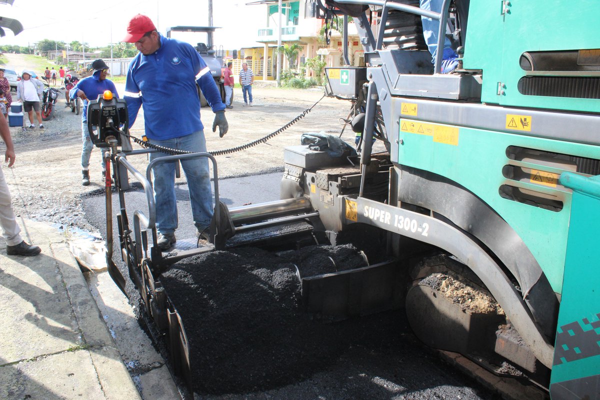 #Infórmate
#AlcaldeIngElvisEspinozaEspinoza
#GADMunicipal
#ConvenioconlaPrefecturaDelGuayas
#Asfaltado
Trabajos de ASFALTADO en las calles del Barrio San Vicente.
Ing. Elvis Espinoza - Alcalde
#DGestiónObrasPúblicasMunicipales