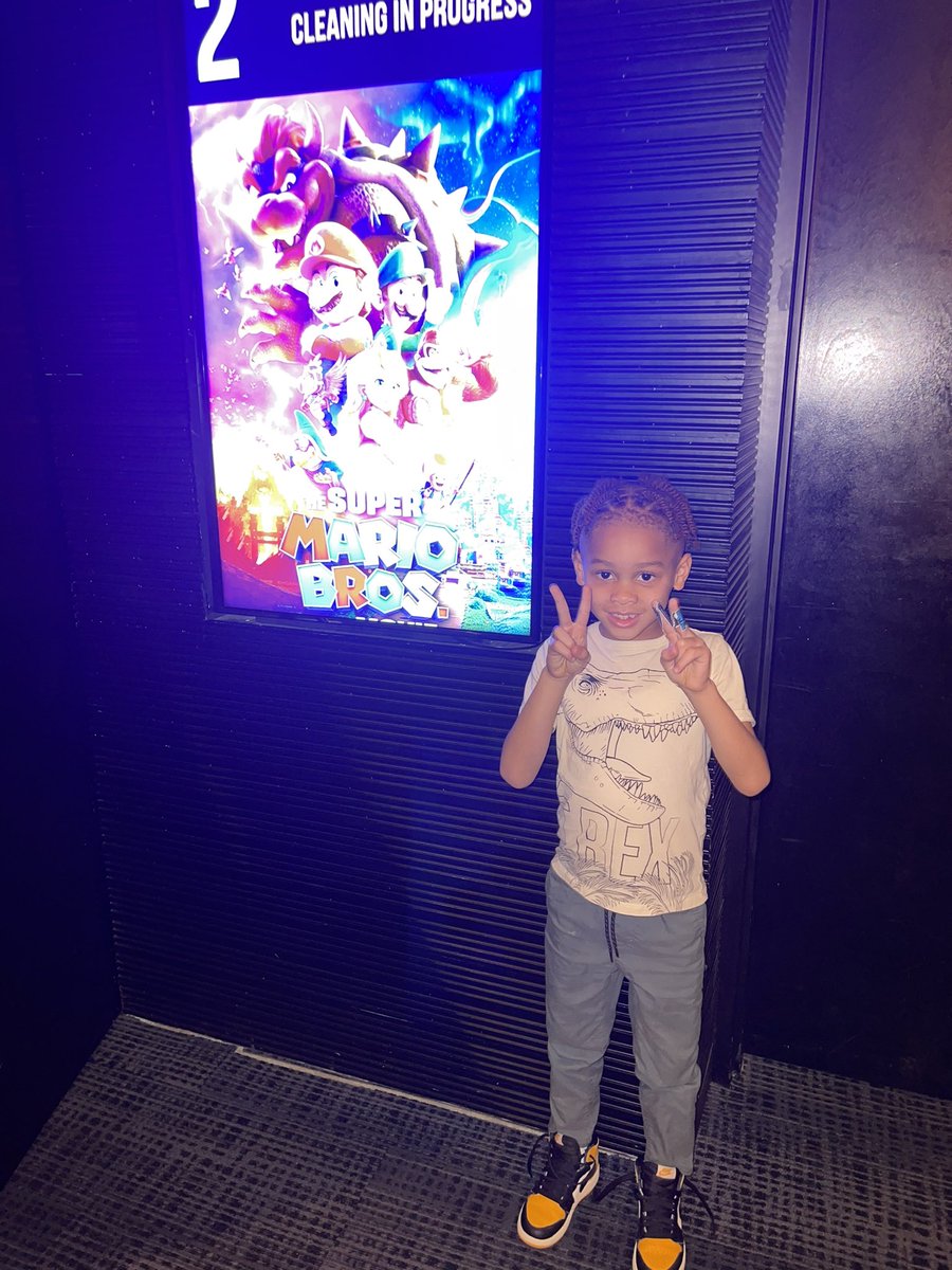 CoachAisha's tweet photo. Went on a movie date and got a pet fish… ironically he chose to name him Mario 🐟🫶🏽 #ChoWay https://t.co/36QZvxvkQU