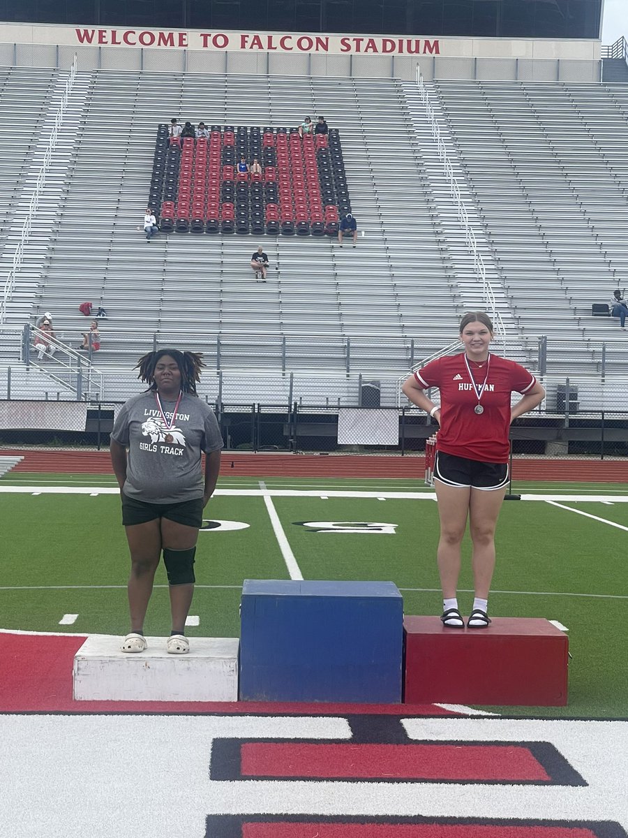 HuffmanTFXC's tweet photo. Amori Pierson District Champion, Carli Briese 2nd, and Nya Dumas 4th in shot put and all qualify for the Area meet! https://t.co/cHU64ZtZYf