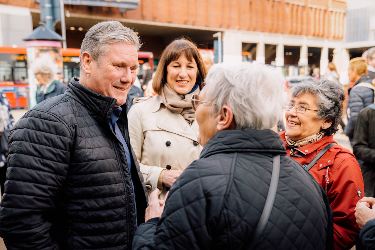 Keir_Starmer's tweet photo. My Labour government will grow our economy and get our high streets thriving again.

Right now, we’d cut business rates, stamp out late payments and cut energy bills for our shops, pubs and cafes.

And we’d revamp empty shops and tackle antisocial behaviour. https://t.co/KsyZ7ZhxWI