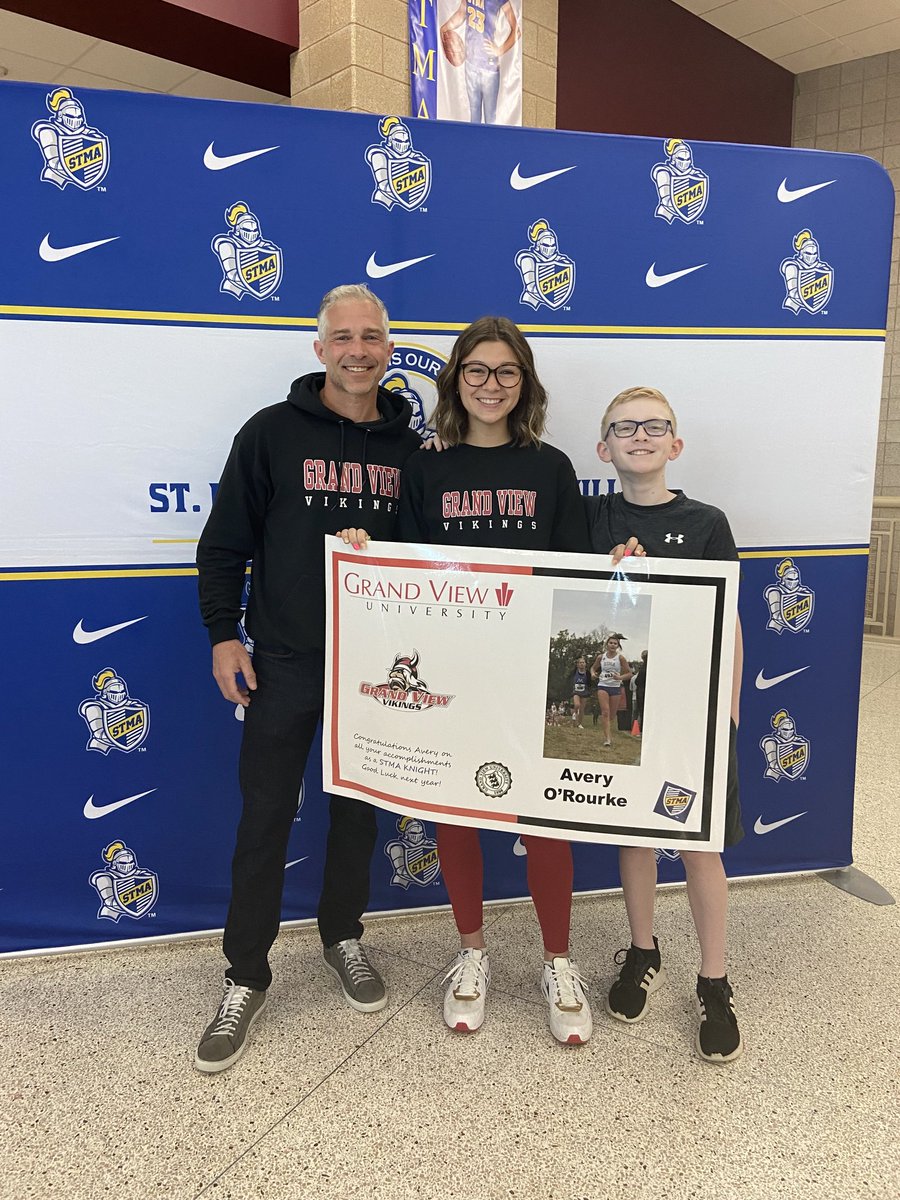 STMAXC's tweet image. Congratulations to these 4 on signing to continue their running next year! They all are awesome student athletes and teammates  to work with. While we will miss them in the fall, we know they'll do amazing things in their next steps!