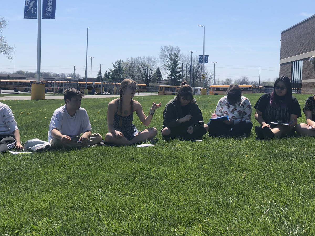 LisaLakerFCHS's tweet photo. We have EXCEPTIONAL teachers in our building! Thank you Appleby, Doty, Kendrick, Levy, Osterman, Sandusky & Yoder for allowing me to visit! 👏🏻👏🏻👏🏻👏🏻 #Student4aDay #InteractiveLearning #WeAreFlashes @FTCSCFCHS @FCHSPrincipal https://t.co/nGRIUzxD33