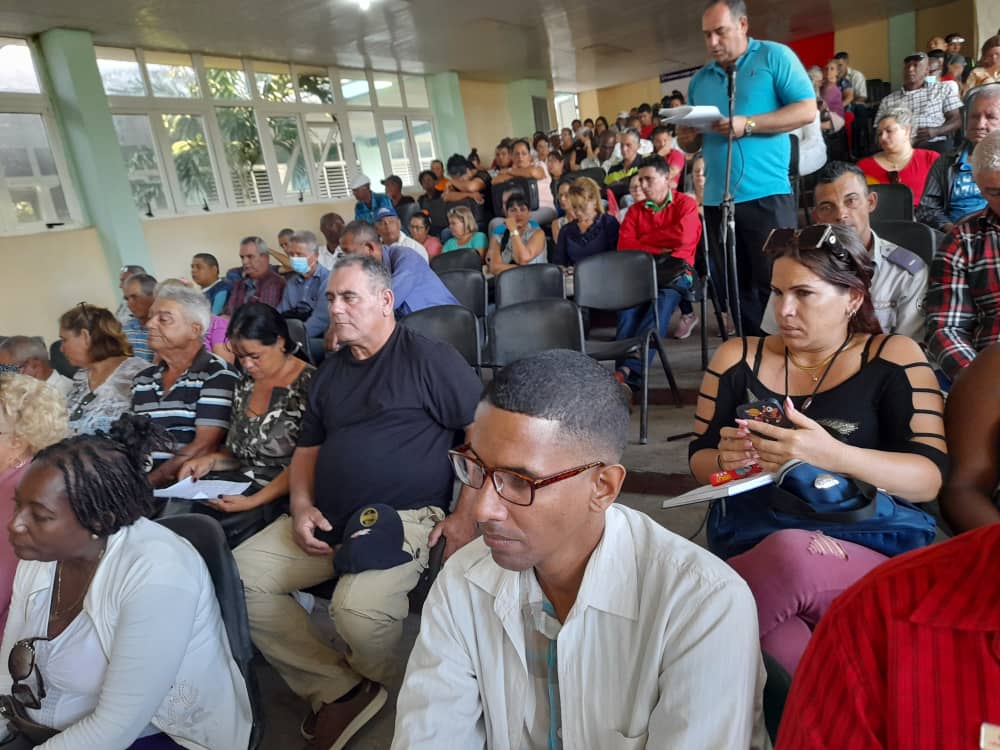 BMa7001's tweet photo. Evaluamos en el municipio #Morón con la presencia de @IzquierdoAlons1 primer secretario del PCC en la provincia las principales tareas del mes de Abril, la economía, los precios y aseguramientos al 1ro de Mayo #SinPerderUnDia @NexyVelizNaranj @DrRobertoMOjeda @yamila_padron https://t.co/puWx06A68R