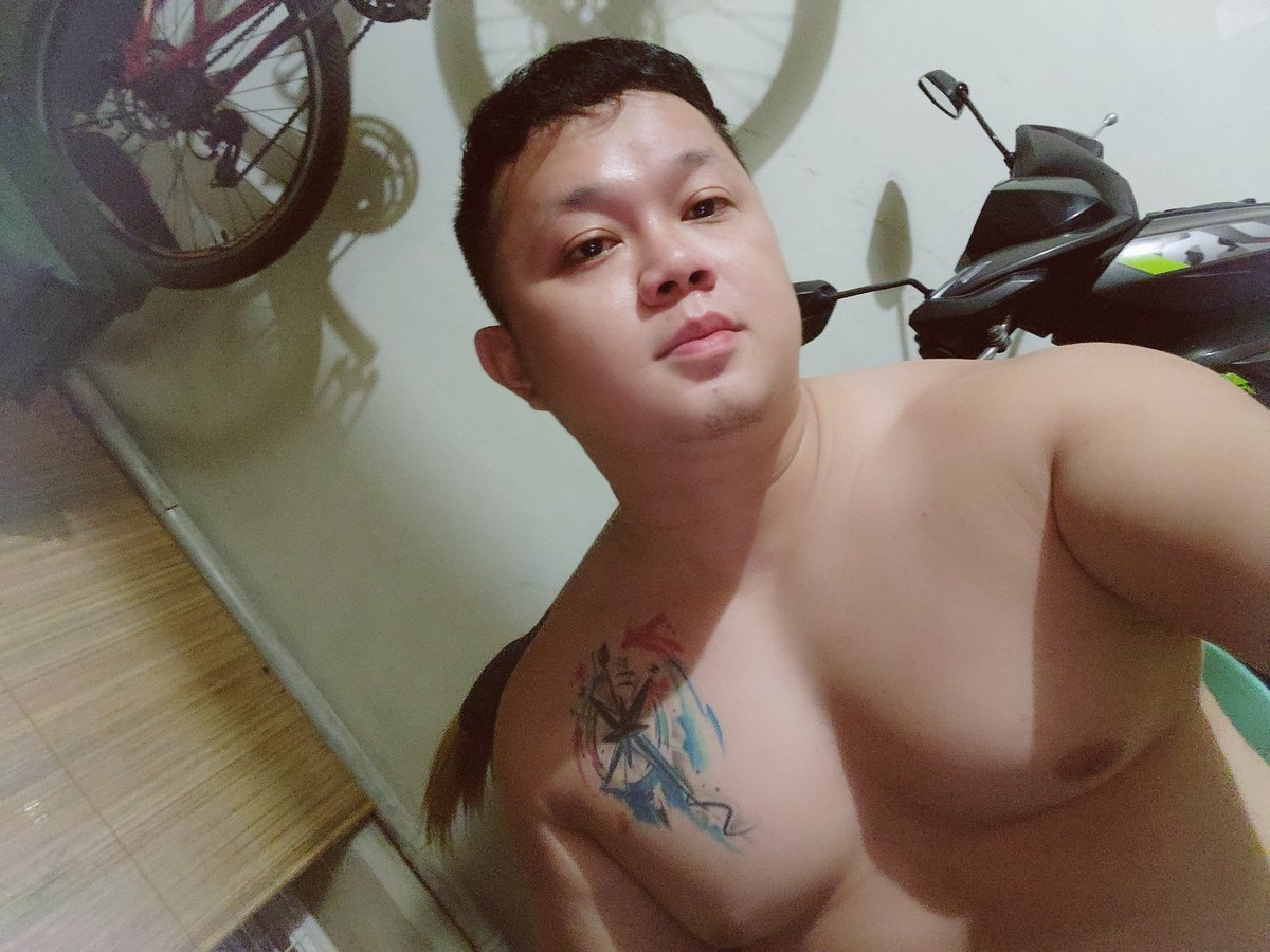 Markcelvinm's tweet photo. Chest day! https://t.co/t9Ng4kOOgb