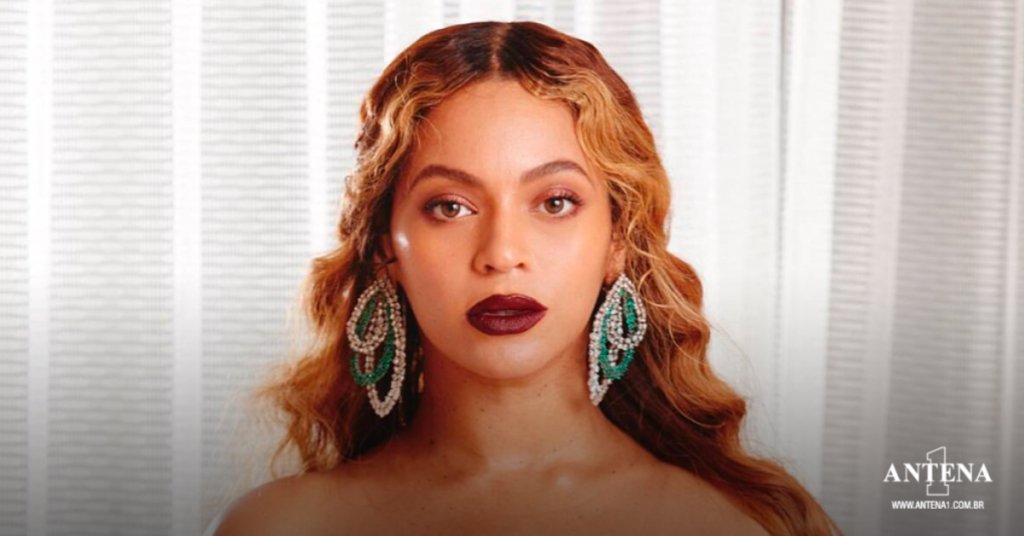 Antena_1's tweet image. Beyoncé faz história na Billboard com 'Cuff It'! Música completa  34 semanas no topo da Billboard Hot 100.

Entenda: a1r.fm/Xoe8L

#Beyoncé #CuffIt #BillboardHot100
