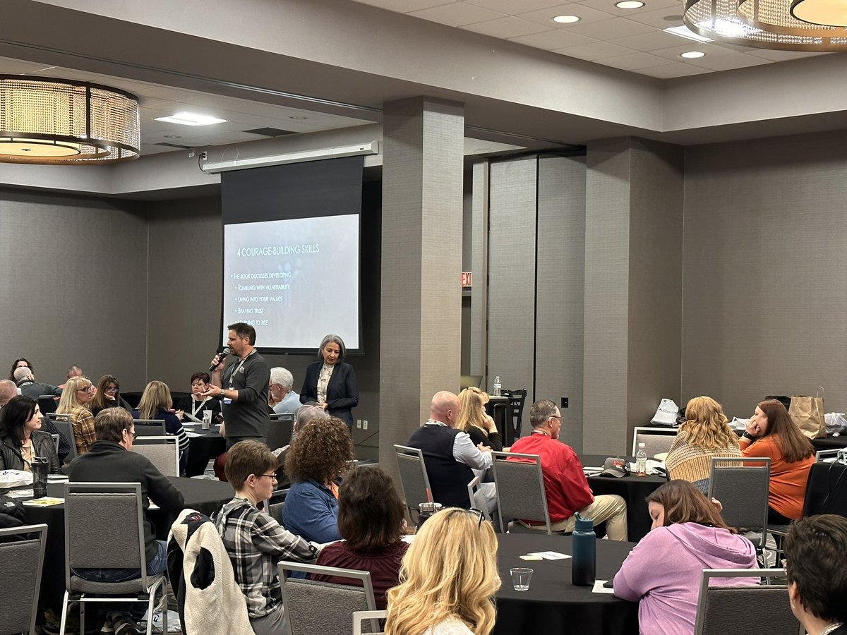 RegionV_acte's tweet photo. Region V fellows presenting at Leadership 101 💙♥️ #RegionV23 https://t.co/6pmGqFJGCo