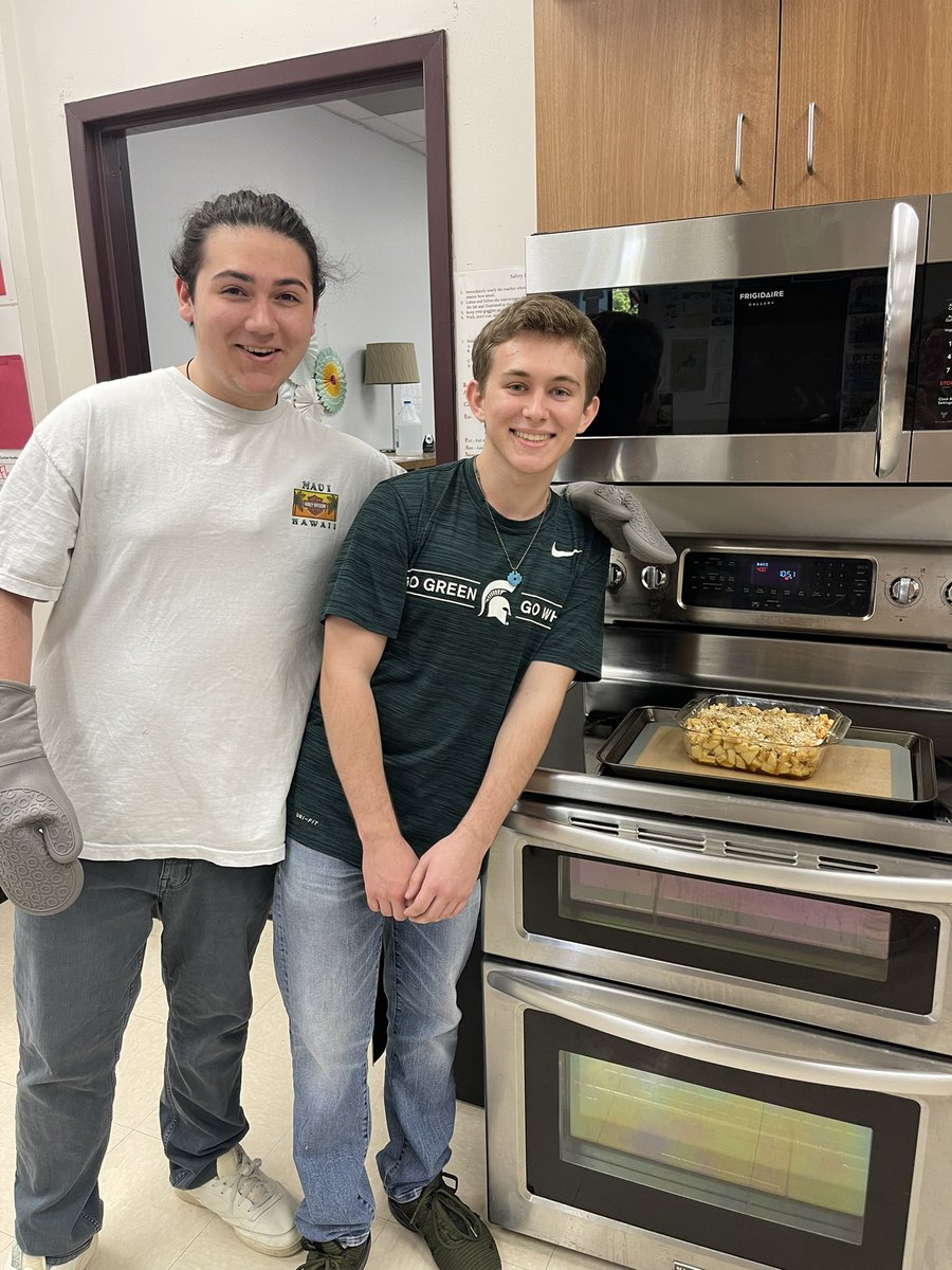 Intro to Culinary: Dessert Day! Period 3 did awesome!!