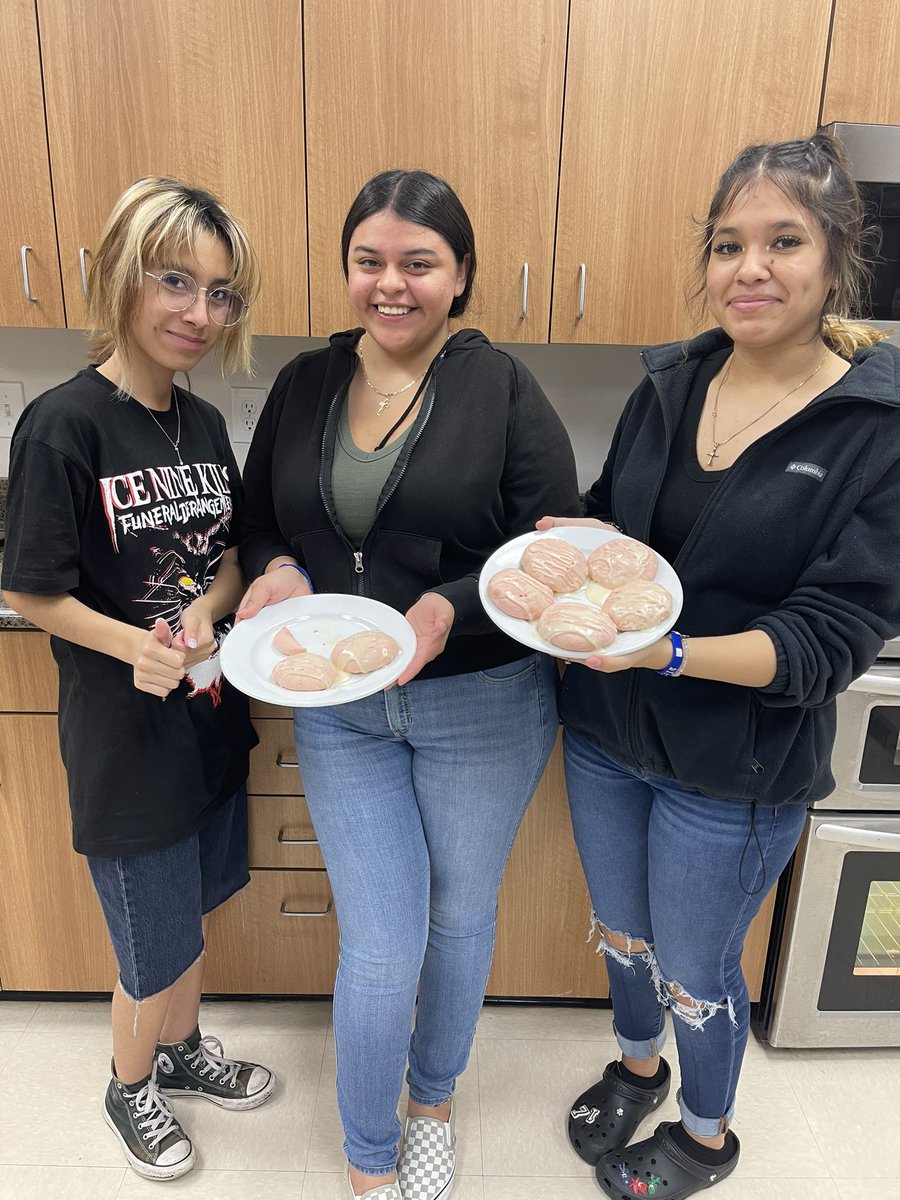 ms_medley's tweet photo. Intro to Culinary: Dessert Day! Period 3 did awesome!! https://t.co/sWawDye6jj