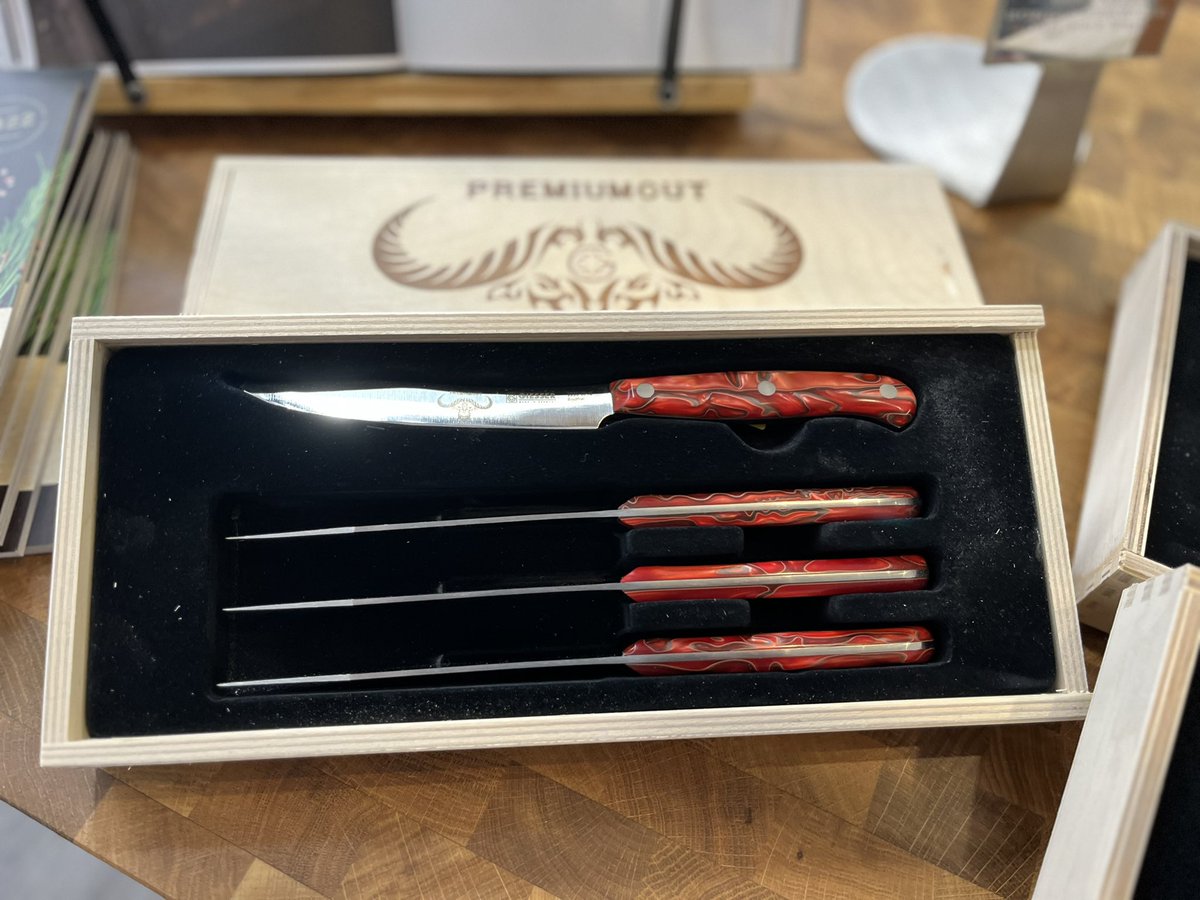 We have some new beautiful 
Steak Knives &amp; Carving sets in store,
Great for birthday presents or replacing your old ones. 

Plus stay tuned for our upcoming raffle where you could win a set for just £5. 

#newknives #pimpupyourknives 
#wevegotyoucovered