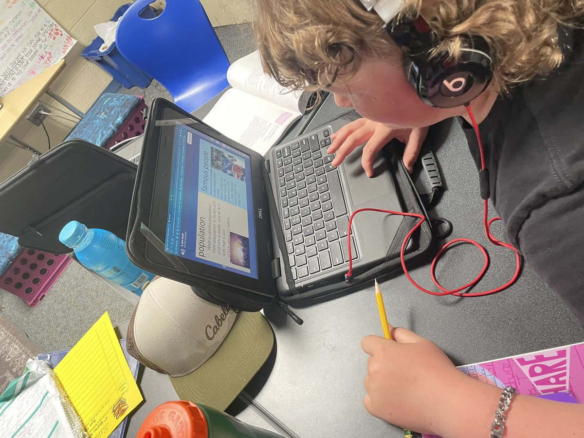 MrsGurney4's tweet photo. Using Book creator to publish our Expository Nonfiction text! #PeaceLoveParsons #InMarauderCountry #ParsonsPirates https://t.co/ZjSPVjCBaH