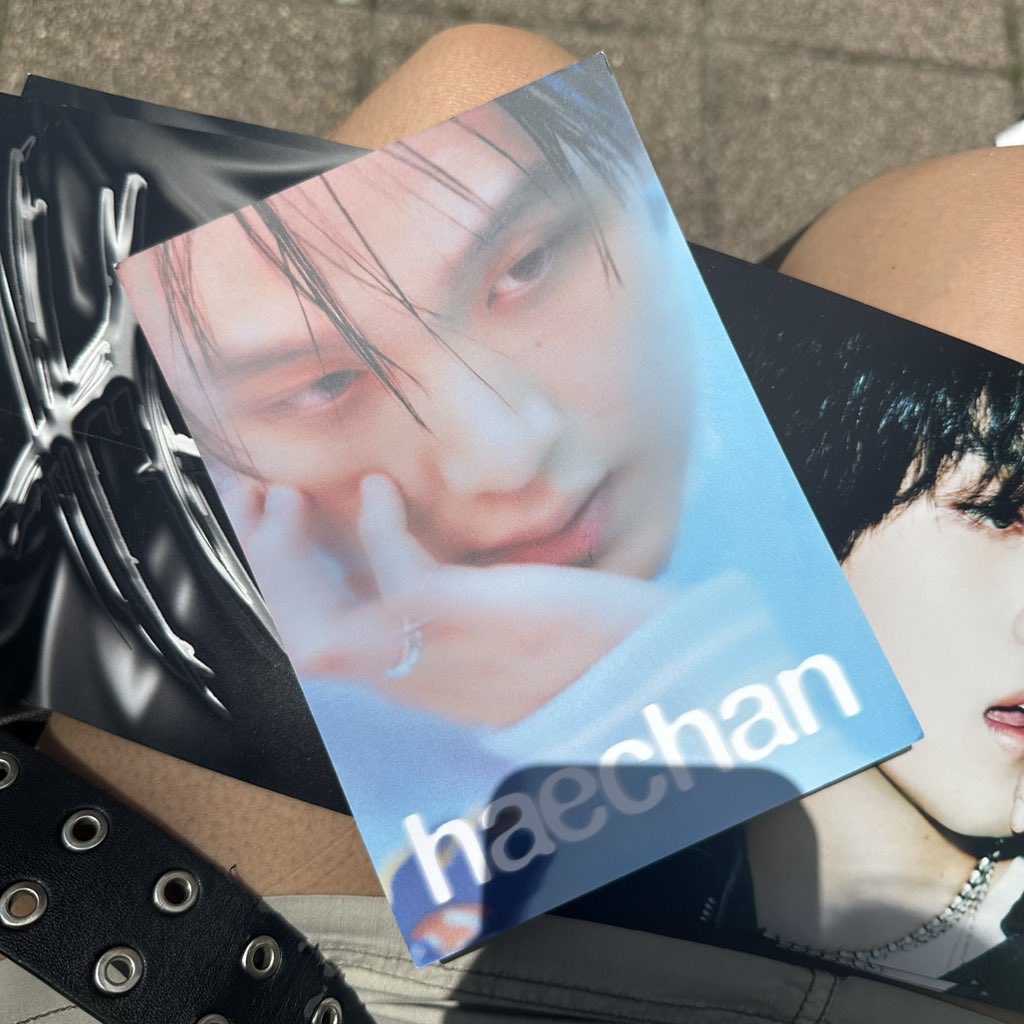 virtualbliss_xx's tweet photo. UH.. sorry no more sets available for houston!!

only have 1 more mark and haechan postcard freebie, pls show me both of their pcs or any other proof 🫶🏼

#NCTDREAM_THEDREAMSHOW2_in_HOUSTON https://t.co/F4vu0yr2iI