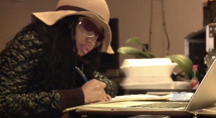 thabarbieballa's tweet image. is this the thanks i get for putting you bitches on ? #WriteaRap