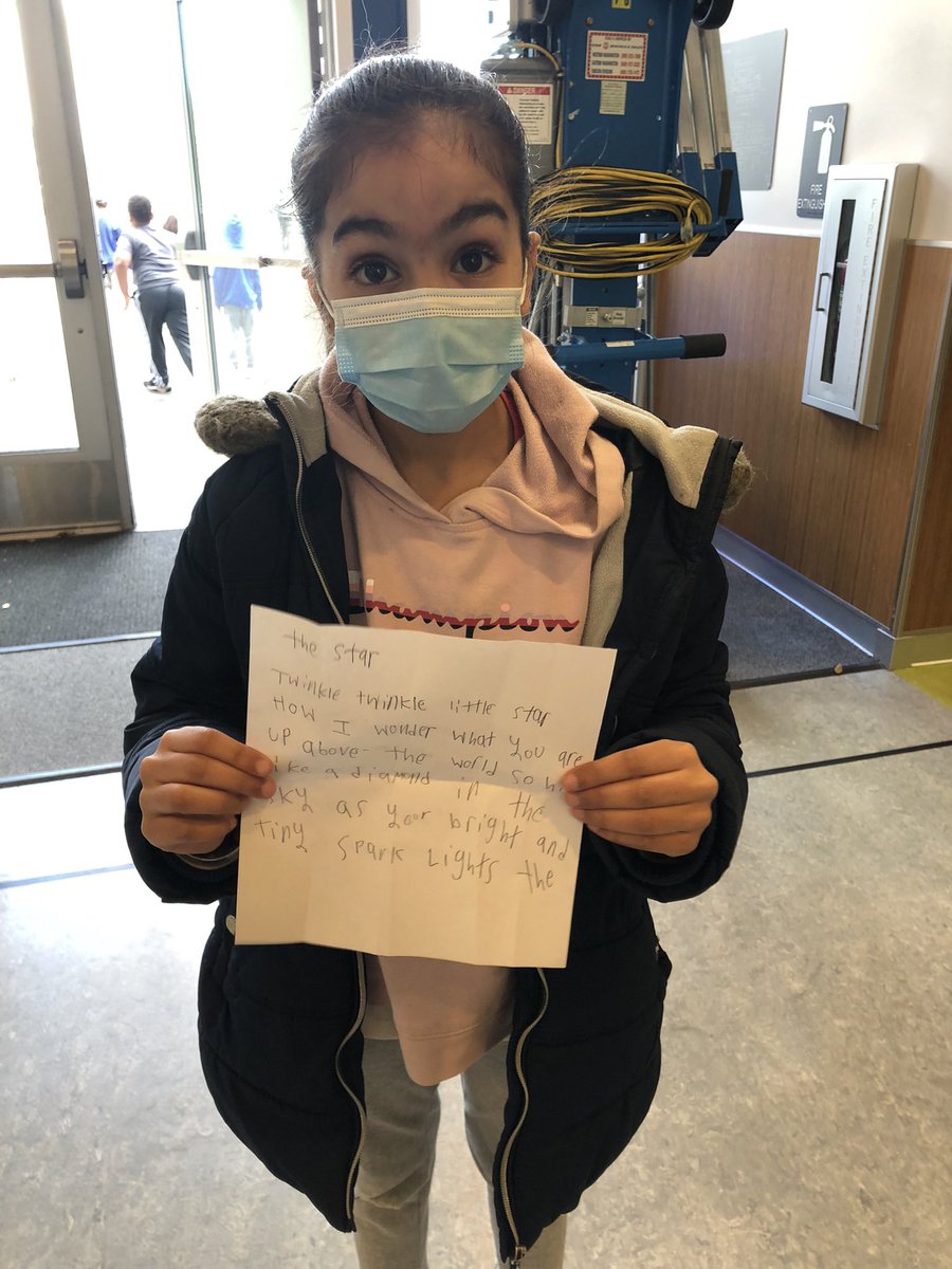 LibraryMcmicken's tweet photo. To celebrate April and #NationalPoetryMonth every teacher has a poem in their pocket. Each one is different. Students have started writing poems to keep in their pockets, too! #ilovemyjob #highlinejoy #mcmreads https://t.co/4o9FYmuCZc