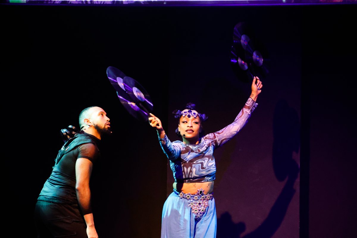 Kamilahf's tweet photo. Congrats to poet jessica Care moore and choreographer Aku Kadogo on a packed house for the Harlem debut of their new Apollo-commissioned techno choreopoem, ‘Salt City’!
Keep an eye out for more from our #ApolloNewWorks cohort!
📸: Gabby Darko https://t.co/mRxG63Gwrv