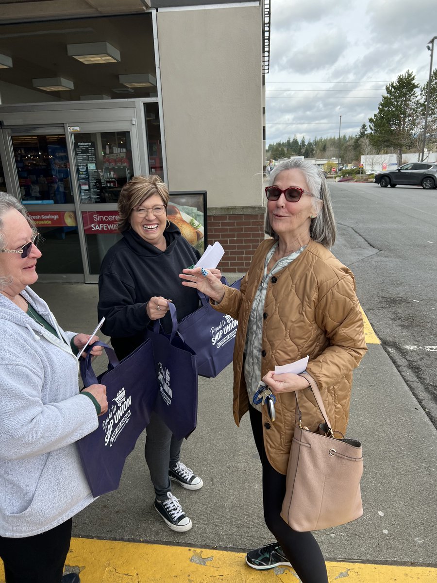 Thanks to all the workers, unions, community activists and members, and customers to turned out for our actions last week (and who will turn out soon for more).  We are going to #StoptheMerger #NoGroceryMerger.