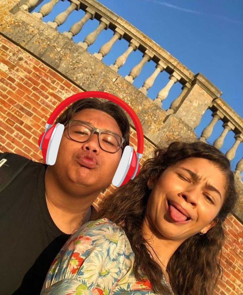 " อื้มม...ฉันคิดว่าเหมือนจะขาดอะไรไปสักอย่างนะ ฉันนึกไม่ออกเลยแหะ (🤔) "