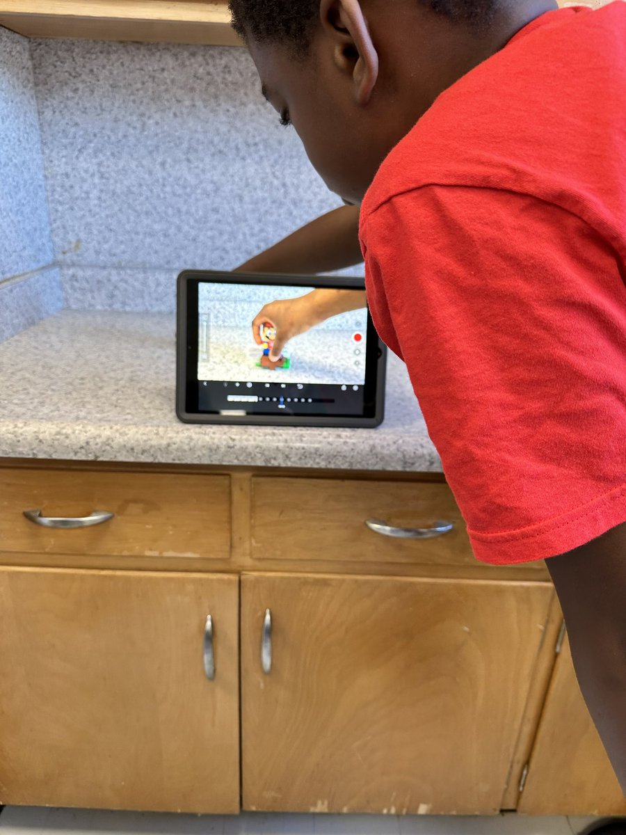 Penser différemment en littératie! Les élèves de la 5e année à <a href="/EcoleMJN/">École Monseigneur-Jean-Noël</a> font la publication du récit avec l’animation en stop motion. Quelle belle créativité! <a href="/CscProvidence/">Csc Providence</a> <a href="/CscpTechnoped/">Technopédagogie CSCP</a>