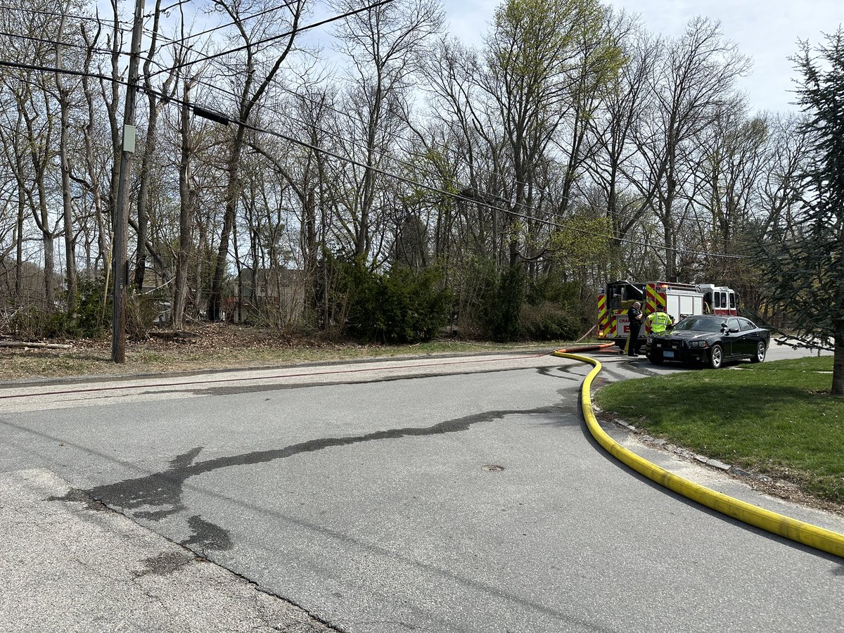 DunneHistory's tweet photo. @wpri_feed brush fire in Cranston near the Bike-path https://t.co/CSuCEHAWCr