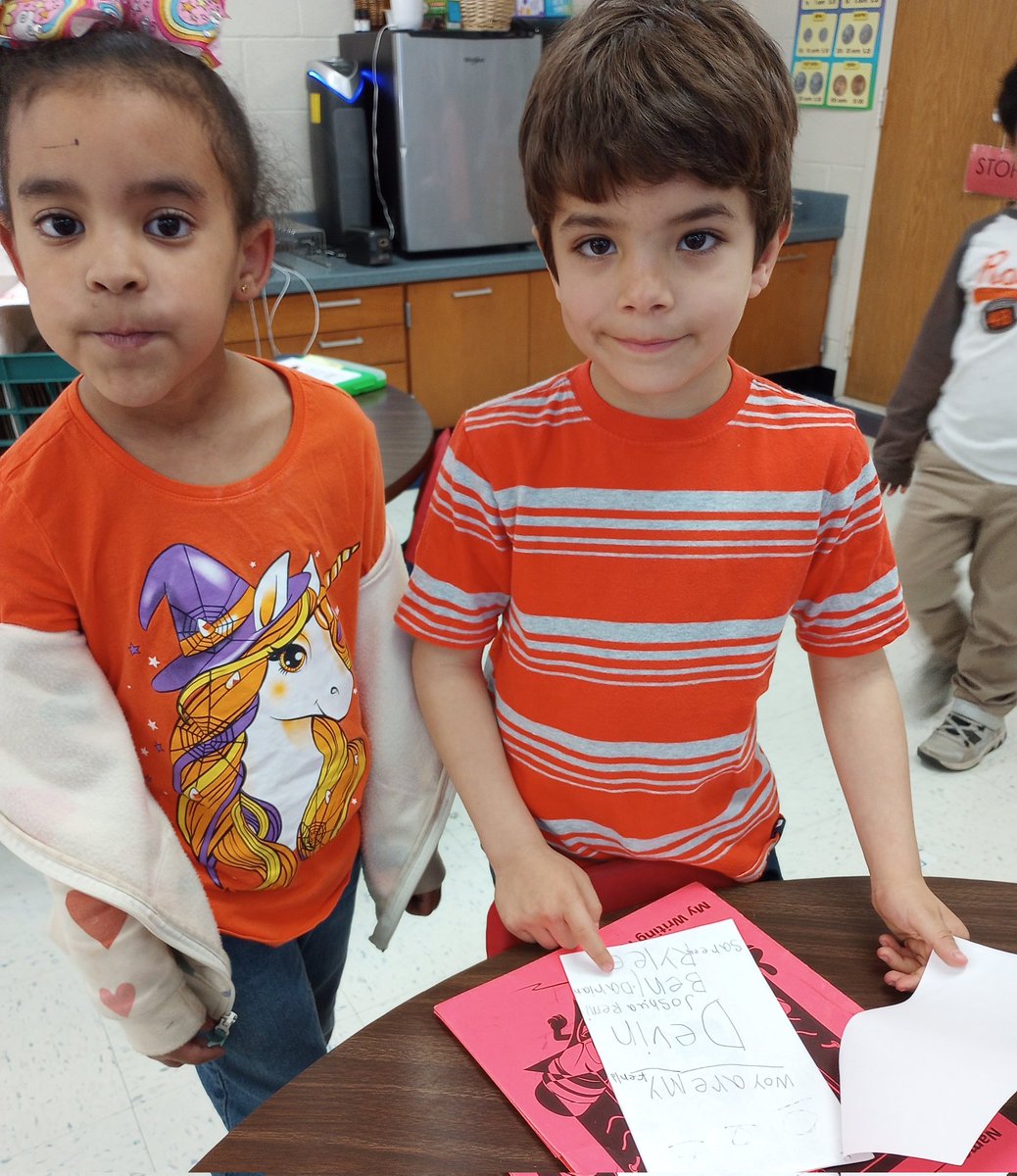 Gallery walk to share our poetry books 📚
<a href="/SharonNokovich/">Sharon Nokovich</a>