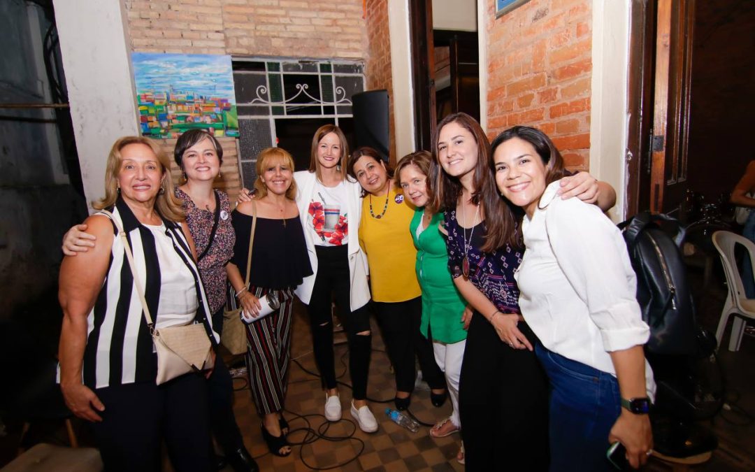 Este será hoy gobierno participativo, que escucha a la gente, que trabaja en las propuestas para solucionar los problemas, comenzó diciendo la candidata a vicepresidente de la República por la Concertación Nacional, lista 3, Soledad Núñez, quien mantuvo...
frenteamplio.com.py/el-lugar-de-la…