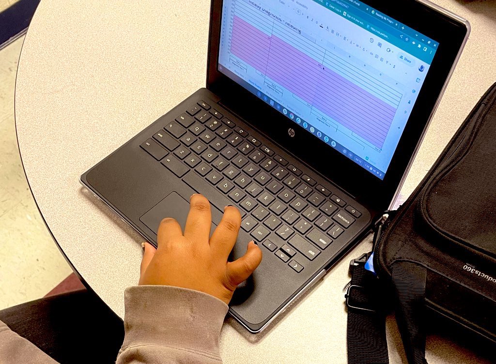 Emily Reynolds tweet media