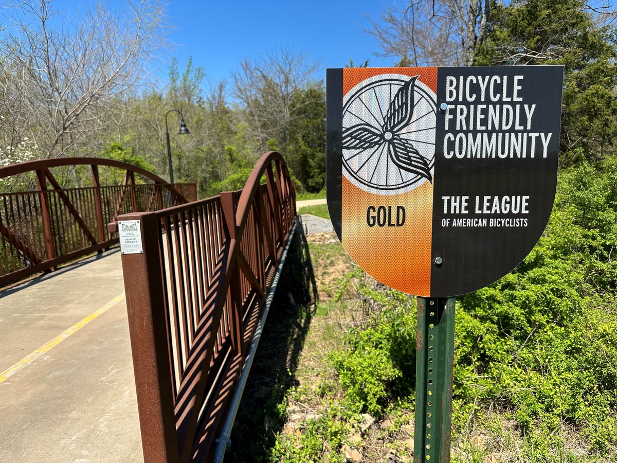 FYVgov's tweet photo. Friendly reminder: Fayetteville is the only Gold-level Bicycle Friendly Community in Arkansas. 😎

Want to learn why Fayetteville is such a great city for cyclists? 

Go to: https://t.co/T82Tc7ICRE https://t.co/Vpi2f0nHL5