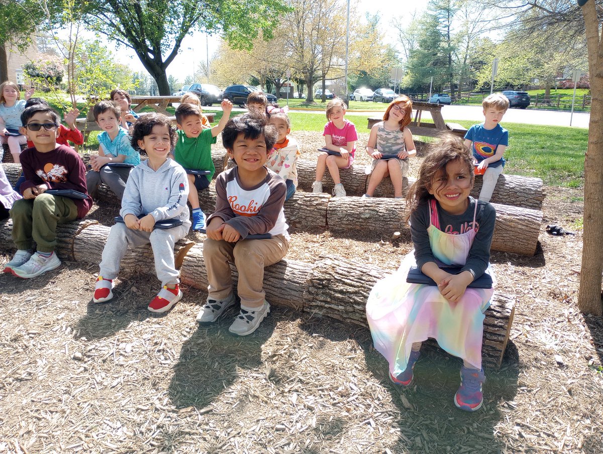 Digital media lesson in our outdoor classroom on a beautiful day ☀️
<a href="/SharonNokovich/">Sharon Nokovich</a> 
<a href="/MaggieBrownK12/">Maggie Brown</a>