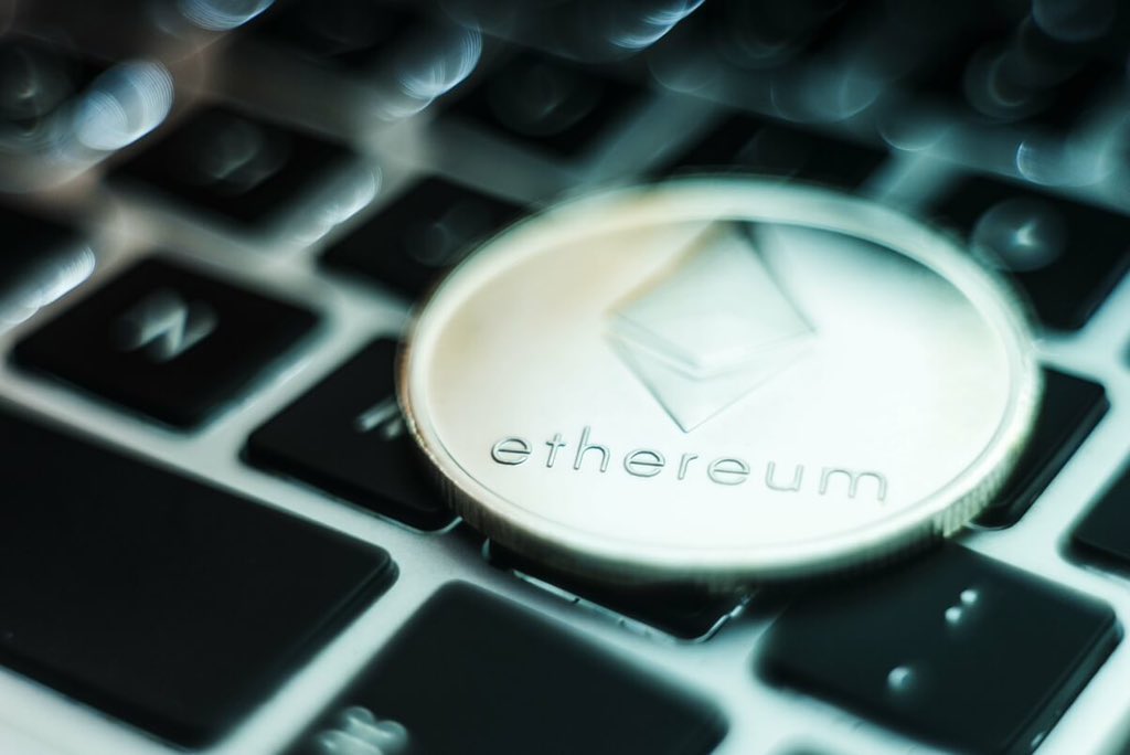 OvpCoin's tweet photo. Сейчас в стекинге находится более 18 млн. ETH на сумму около $32,5 млрд., что составляет порядка 15% от существующего предложения монет. Но даже при наличии ограничения на вывод средств, на открытый рынок могут попасть монеты на сумму около $2,4 млрд.
#ovpcoin https://t.co/1jLOKl99bX