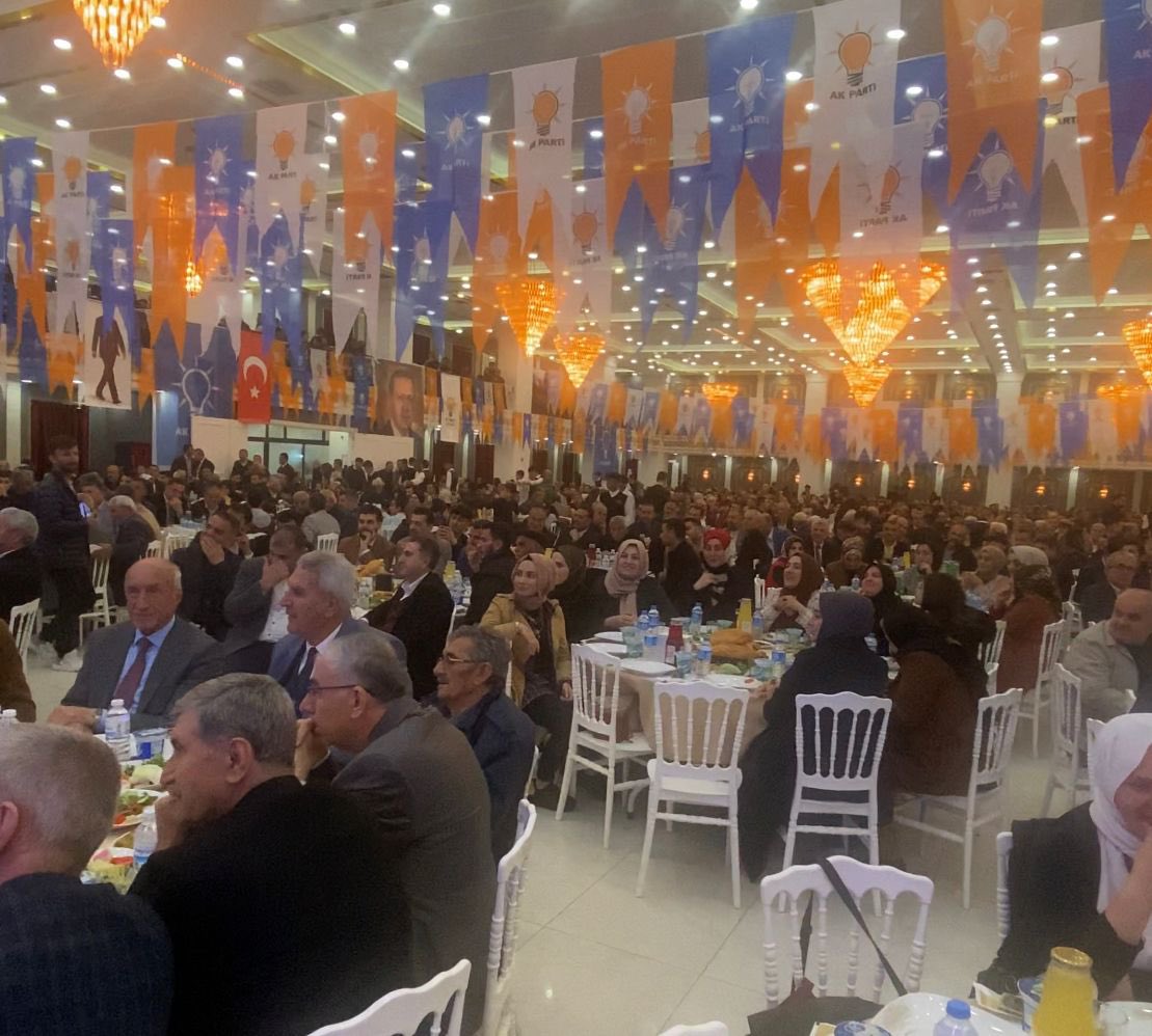 İl Başkanlığımızın Milletvekili Aday tanıtım iftarında, coşkulu dava arkadaşlarımızın huzurunda ilk müjdemizi verdik. 
“Mevcut Organize Sanayi Bölgemizin 3 katı istihdam oluşturacak 3 tane yeni OSB’yi Batmanımıza kazandırıyoruz”
Bunu Ferhat NASIROĞLU olarak taahhüt ediyorum.