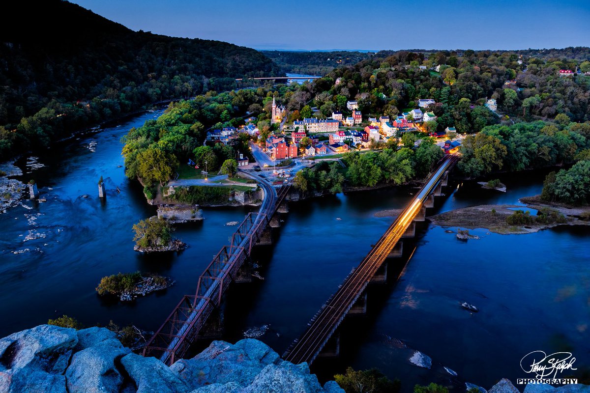 perryralph's tweet image. #highangle the harpers ferry train. A high angle from Maryland Heights lookout 1000ft looking down #bluehour #WestVirginia #harpersferry #canon #cityscape