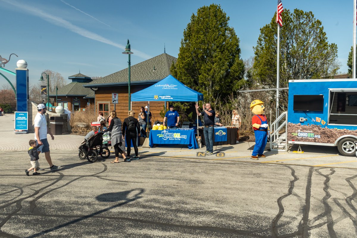 OHIO811's tweet photo. The NWODPC is proud to be back at @ToledoZoo along with @ColumbiaGasOhio on April 22nd for April Safe Dig Month. Be sure to stop by and say hello to Sammy Shovel this year when you head into the zoo!
#OHIO811 #contactbeforeyoudig #aprilsafedigmonth #NWODPC #ToledoZoo https://t.co/EuGub5sTOJ