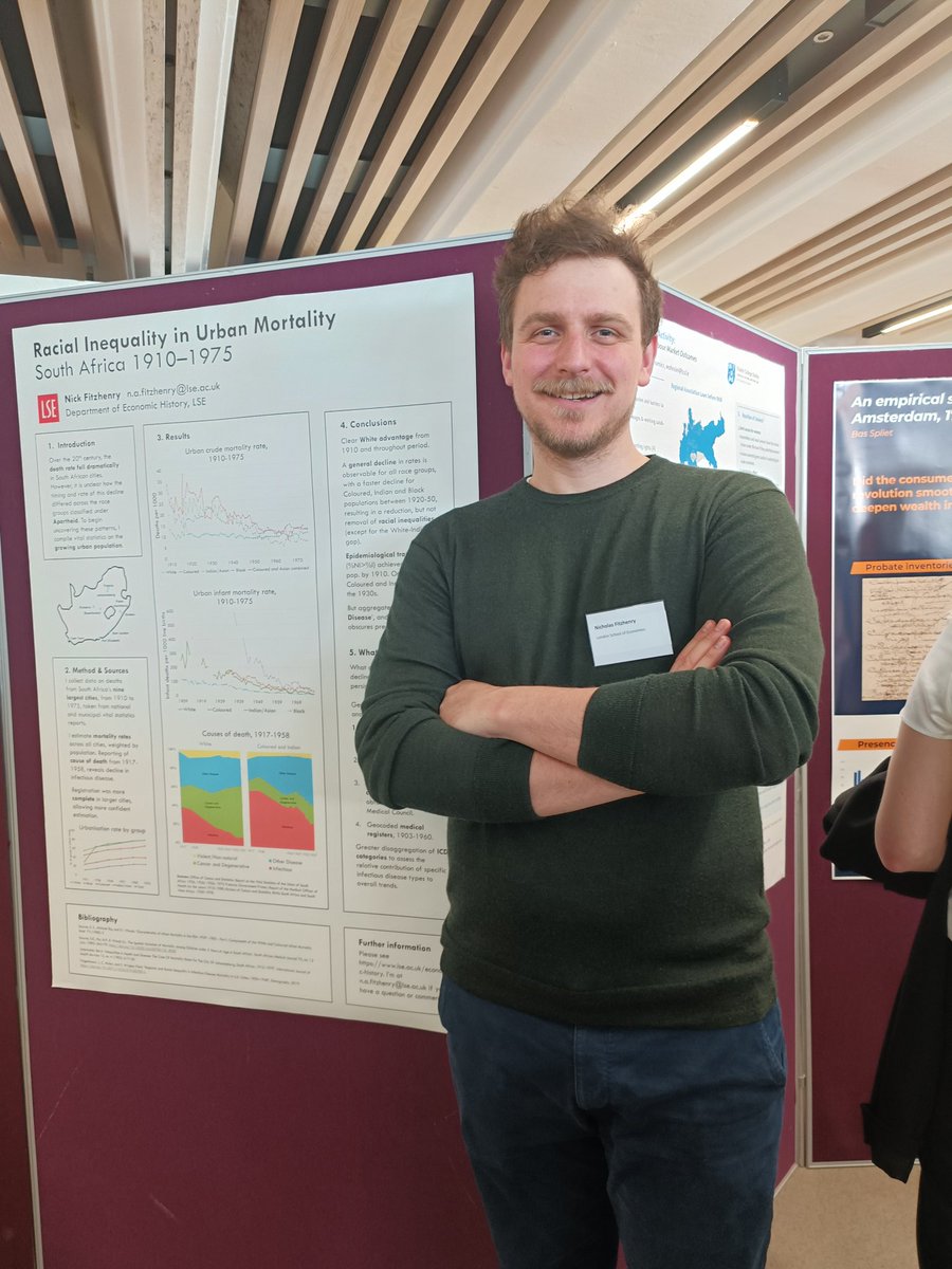 @vperezsanchez1, @ZimingZhu7, @NickArtFitz and Sheila Pugh discussed their research on monetary policy, occupational mobility, social inequality and investment behaviour at the New Researcher Poster Session on 1 April. (3/5)