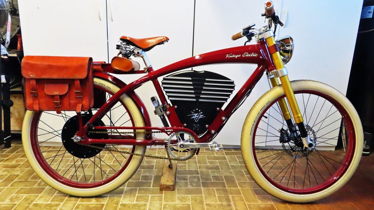 RetroGiftsStore's tweet photo. Panniers bag Bike Bag gifts for him her https://t.co/4m64wr0hTe #brown #birthday #christmas #saddlebag #bikesaddlebag #bicyclebag #seatbag #bicycleaccessories #bicyclepannier https://t.co/AVFha02N93