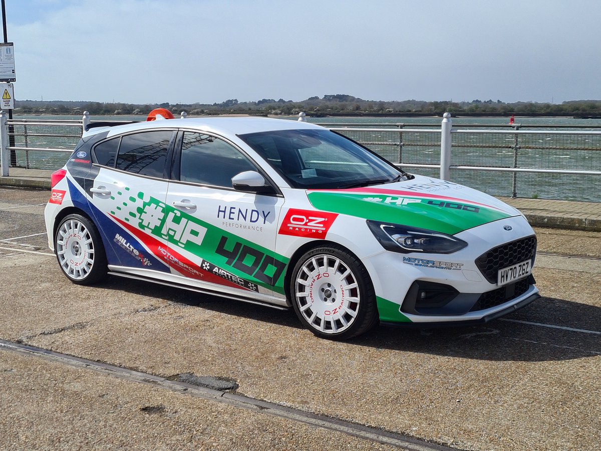 c911hak's tweet image. Today's courtesy car - a fitting homage to Ford's NASCAR Galaxies, perhaps?
#TotalPerformance indeed😊