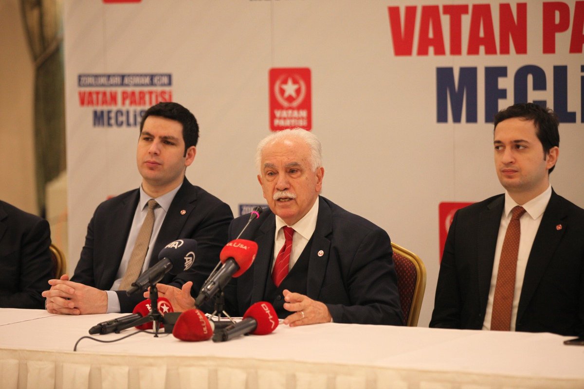 Genel Başkanımız Dr. Doğu Perinçek önderliğinde Seçim Bildirgemizi açıkladık.

Güçlü Devlet Üreten Millet için Vatan Partisi Meclis'e!