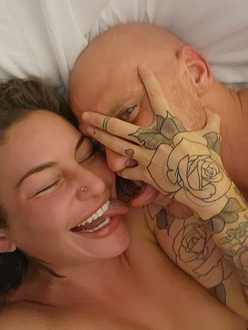 Best night ever 😁🤠 @JohnnySins https://t.co/0v3kREEyEO<a class="tags" href="/tag/johnnysins">@johnnysins</a>