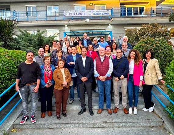 Con los escritores de nuestra ciudad, autores de libros que tienen vida propia. Es un orgullo para #TorrejóndeArdoz contar con autores con tanto talento. #MesdelasLetras 📚#OrgulloTorrejonero