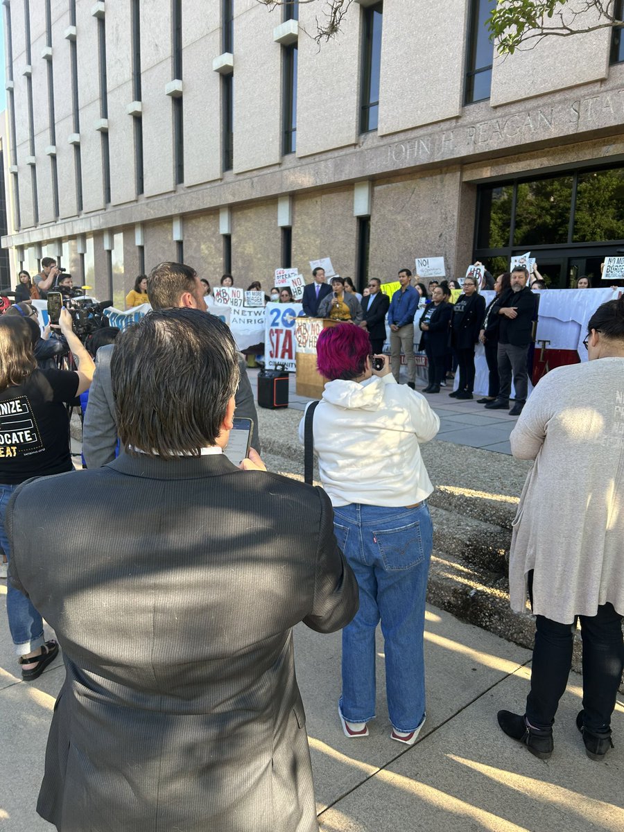 We cannot overstate how extreme #txlege has become. While there are - of course - many others, some of the hate bills du jour are to create a vigilante police force at the border, and to imprison migrants. Say NO to HB 7 and HB 20.