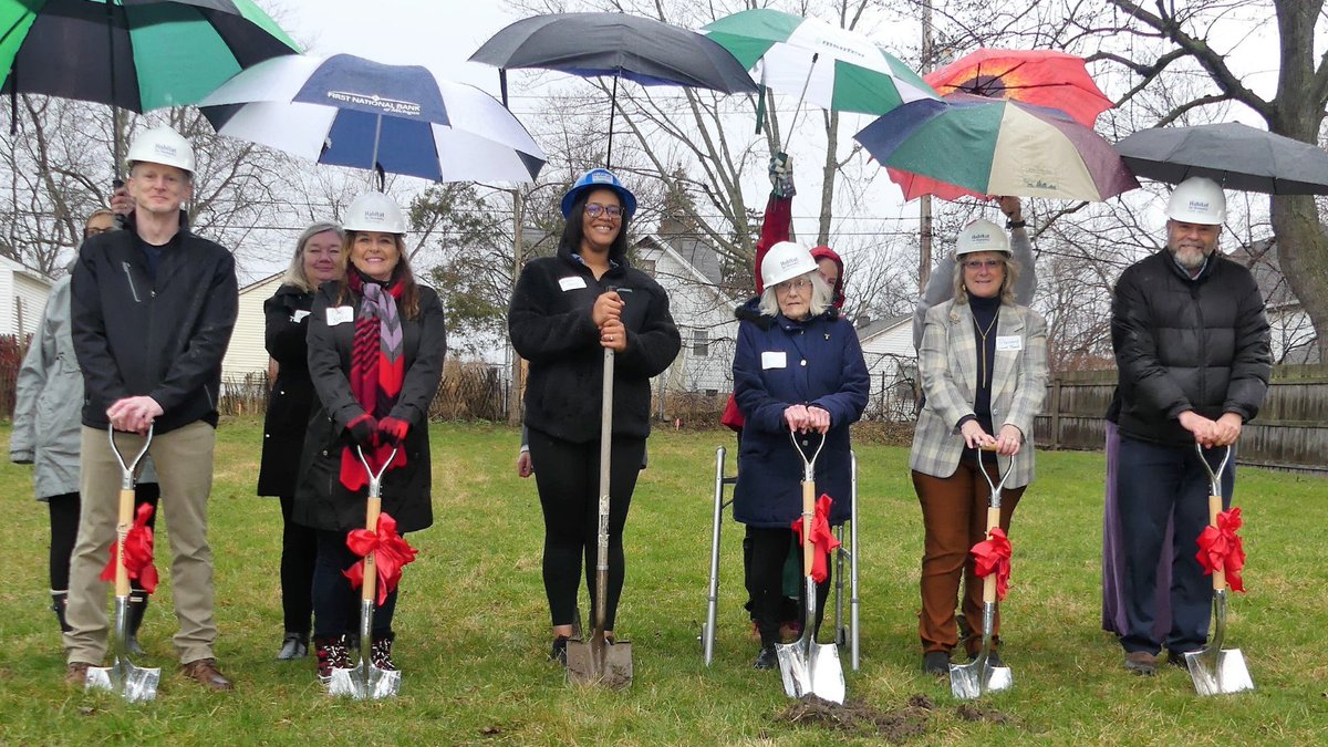 Habitat_CR's tweet photo. Shout out to @mmexperiences, @lansingmichigan, and @JacksonNational for making Brittni's groundbreaking an unforgettable event! 

We couldn't be more grateful for your support in creating affordable homeownership opportunities with people like Brittni in the Capital Region. https://t.co/PI6sM2dENP