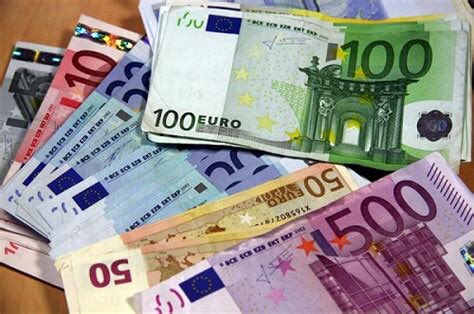 Krieger66362259's tweet photo. Le piège bancaire se referme : il est désormais interdit de détenir plus de dix mille euros à son domicile. 

Combien d’argent peut-on garder chez soi? 
https://t.co/A4TGdynvtQ via @courrierpicard https://t.co/sDcF0fGkDy