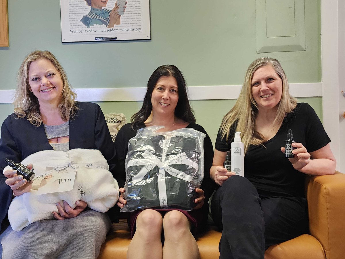 WOW! We cannot thank Só Luxury enough for the wonderful donations to help our Women out this upcoming Mothers Day.
#supportlocal
#saraforwomen
#nonprofit
#abbotsfordbc
#missionbc
#womensupportingwomen
#mothersday
#shoplocal
#communitysupport