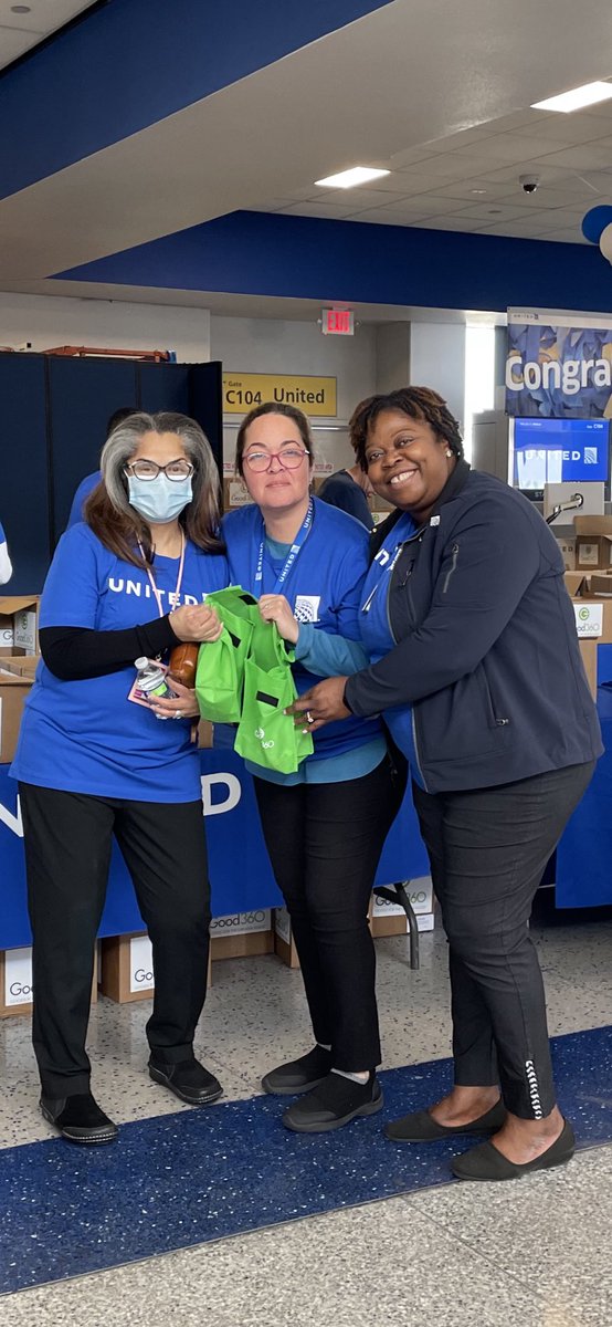 ewrstacey's tweet photo. Good 360, It warms your heart and you feel AMAZING when you give back. I am blessed to work with this team!@rodney20148 @Jordan_Bykowsky @MalkowskiAneta @weareunited https://t.co/wr0PYWihqx