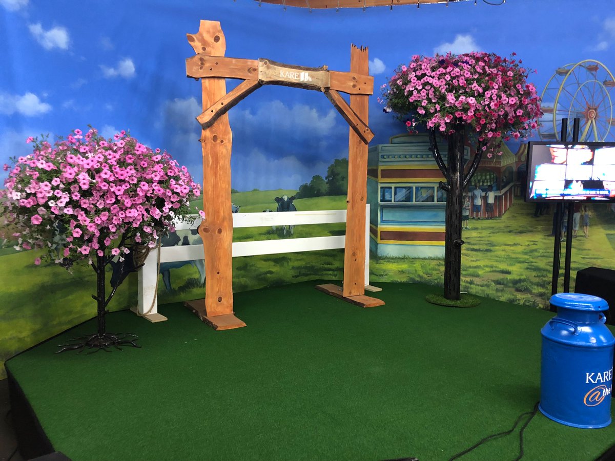 FioreTrees's tweet image. The bookends we created for the @kare11 set at the Minnesota State Fair. What great memories! Can't wait to be out at the fair again this year. #fioretrees #fiore #kare11 #minneapolis #mnstatefair #statefair #minnesota